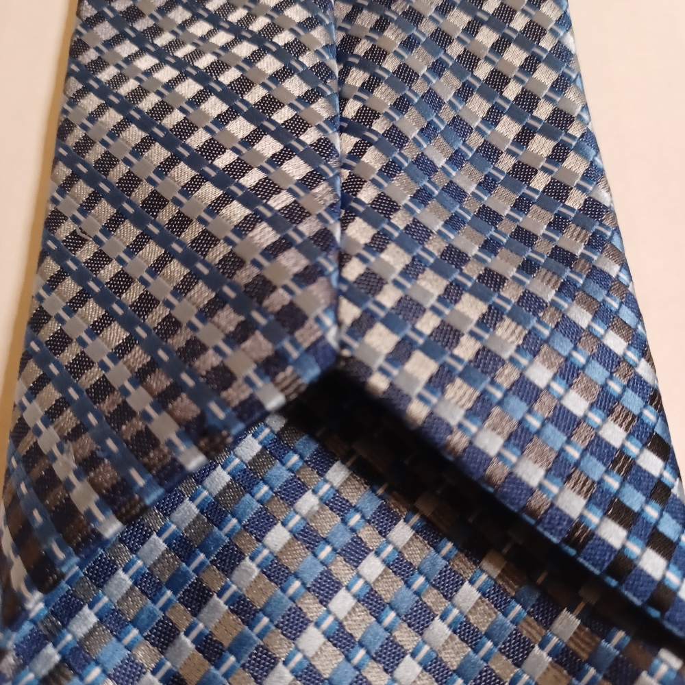 Men's Bespoke Blue Checkered 100%Silk Tie. - Picture 6 of 10